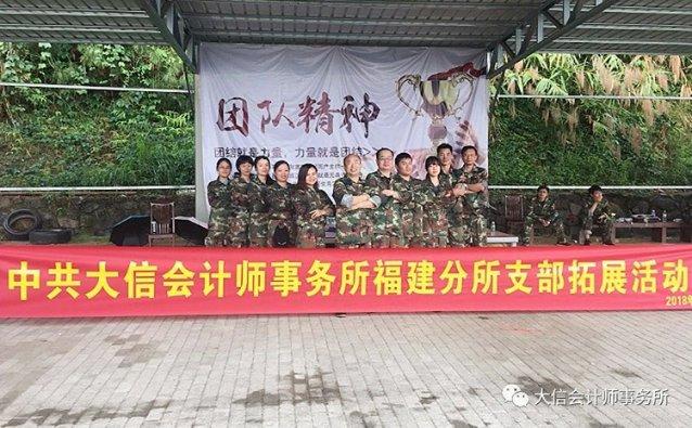 三人游玩黄河被困“孤岛” 3小时，消防出动皮划艇救人